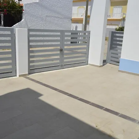 Moradia Nova E Completa A 350 Mtrs. *