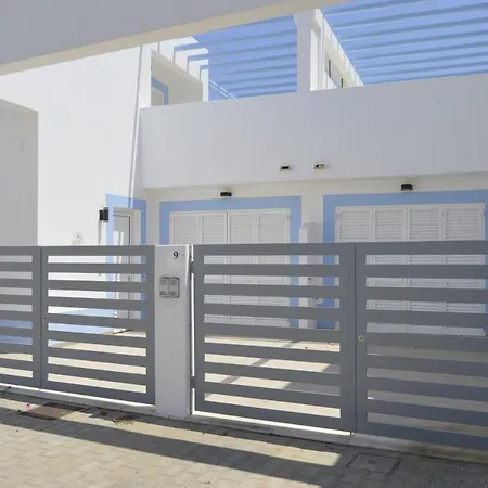 Moradia Nova E Completa A 350 Mtrs.